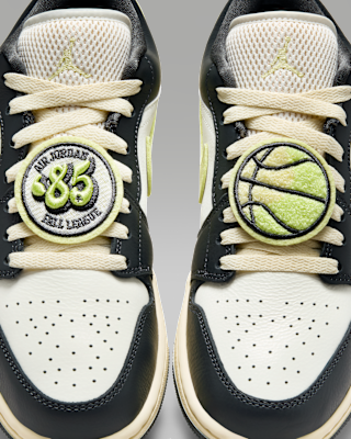 [NIKE]★Women's Air Jordan 1 Low SE★White Navy Air Jordan 1 Low SE Women's Shoes. Nike.com